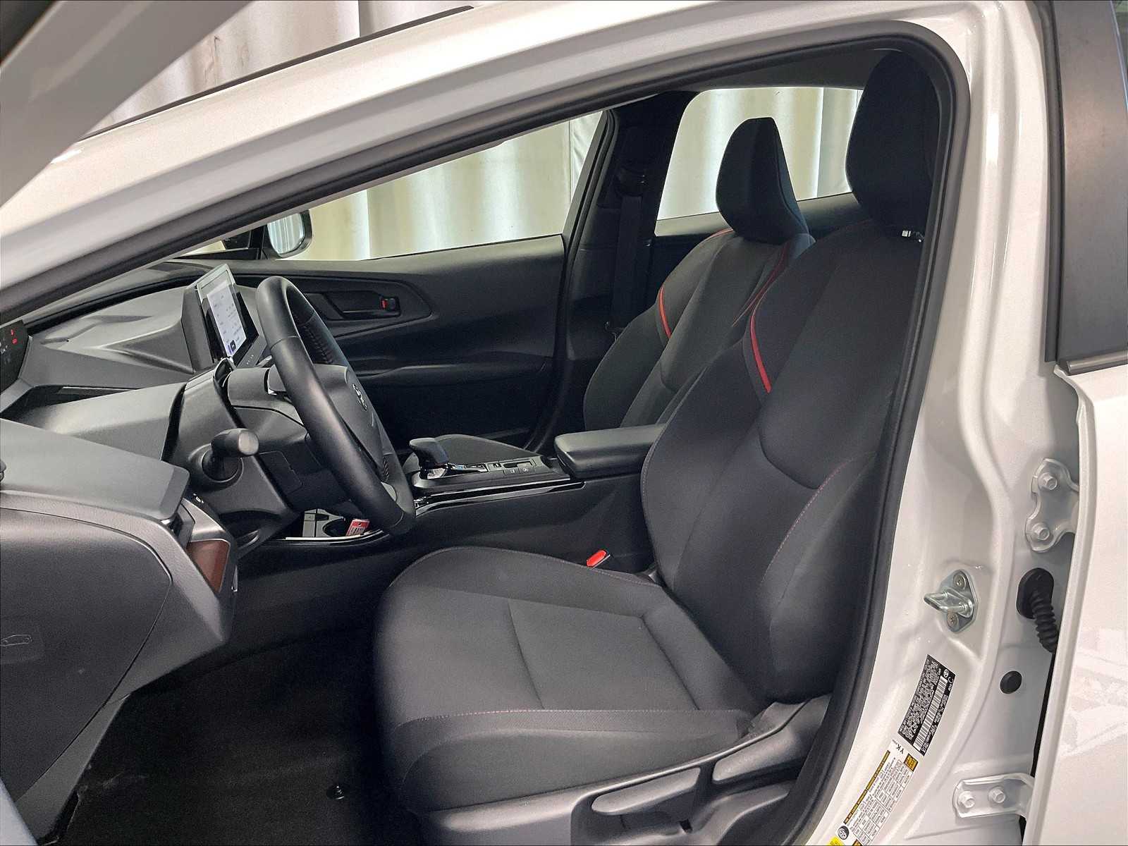 2024 Toyota Prius Prime SE - Photo 10