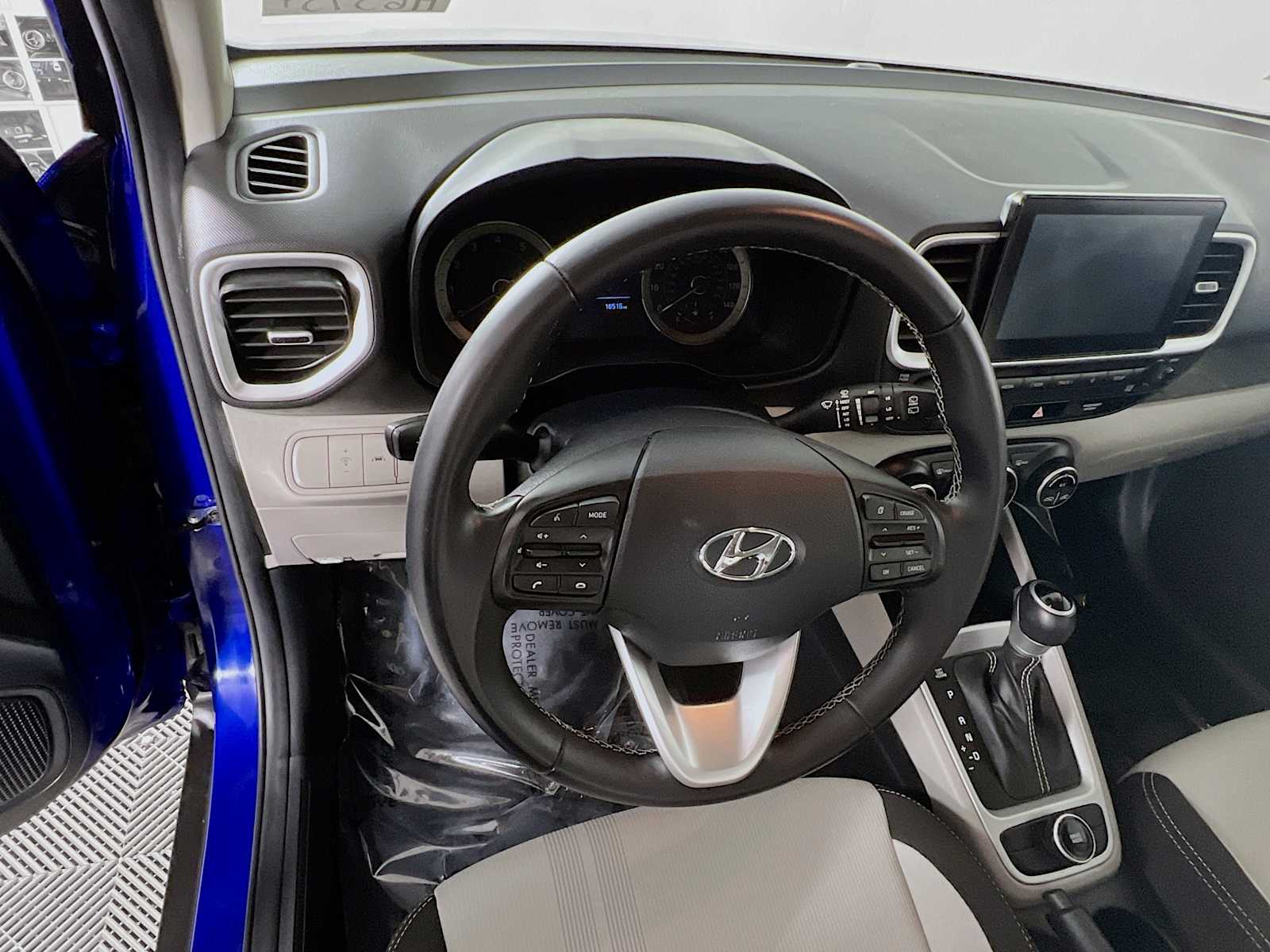 2022 Hyundai Venue SEL - Photo 11