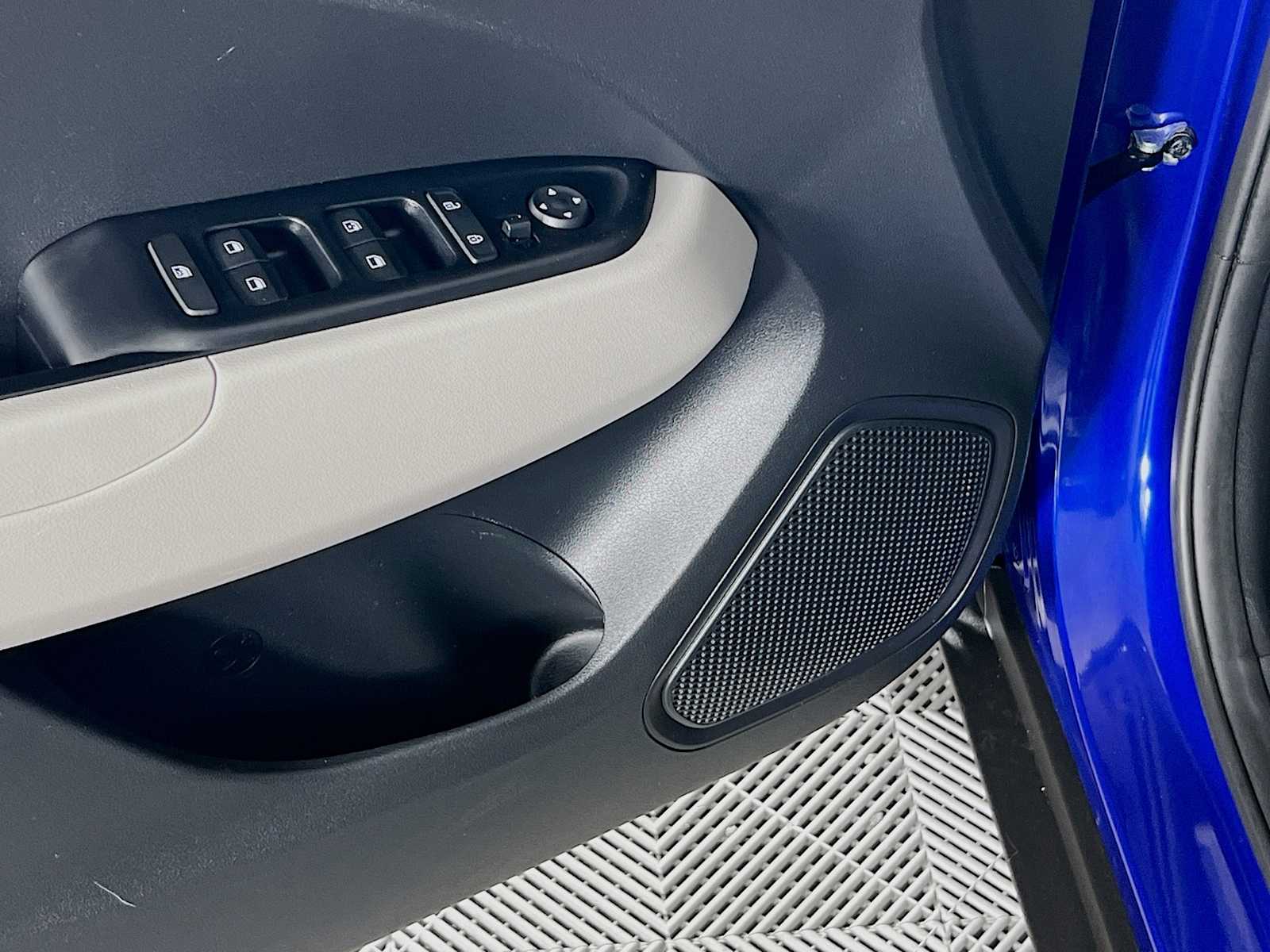 2022 Hyundai Venue SEL - Photo 18