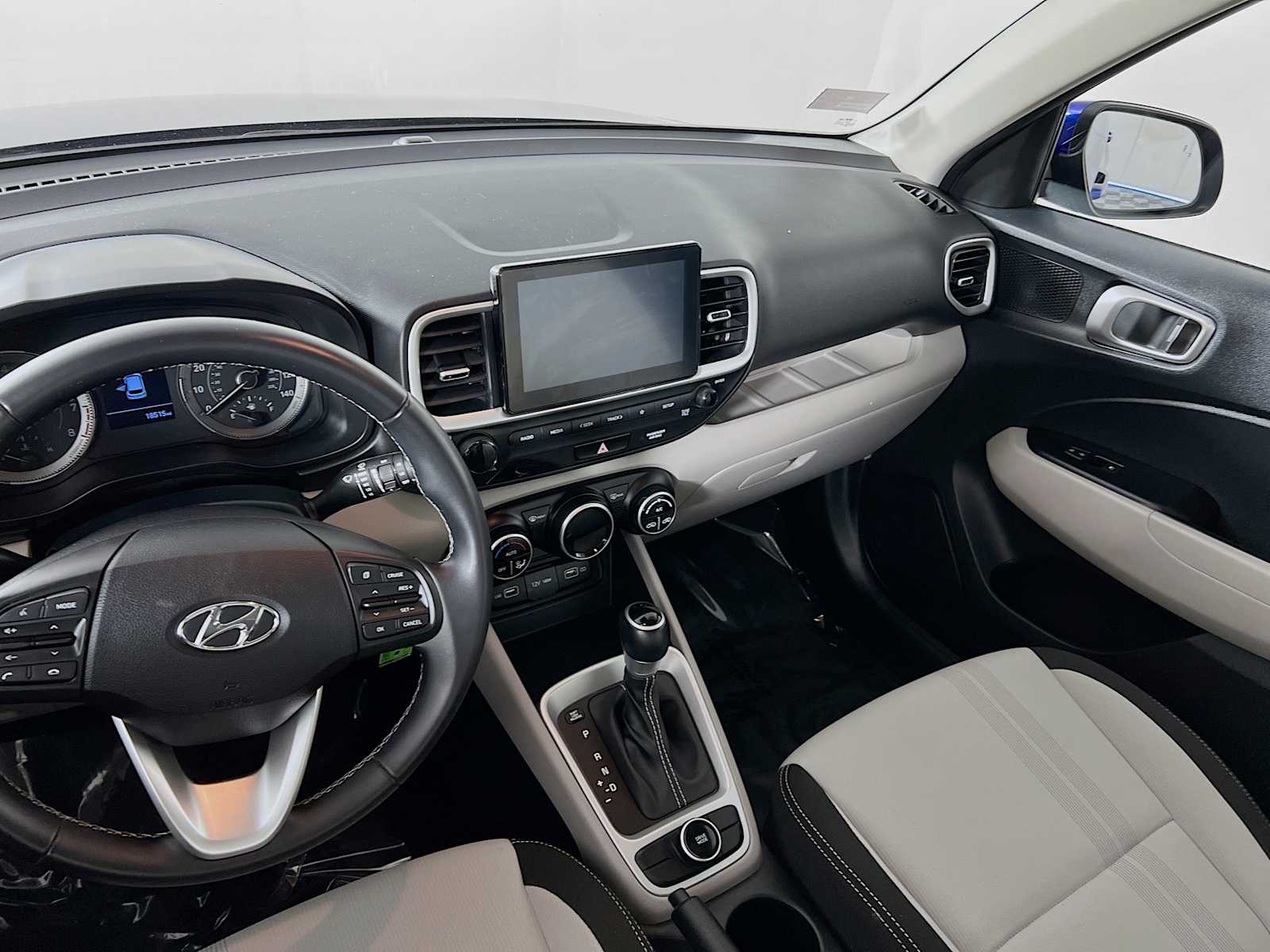 2022 Hyundai Venue SEL - Photo 23