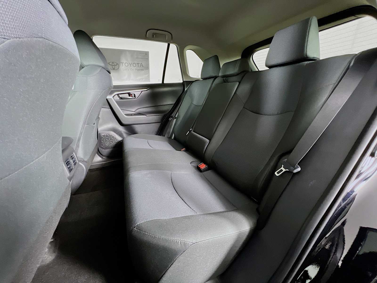 2025 Toyota RAV4 LE - Photo 13