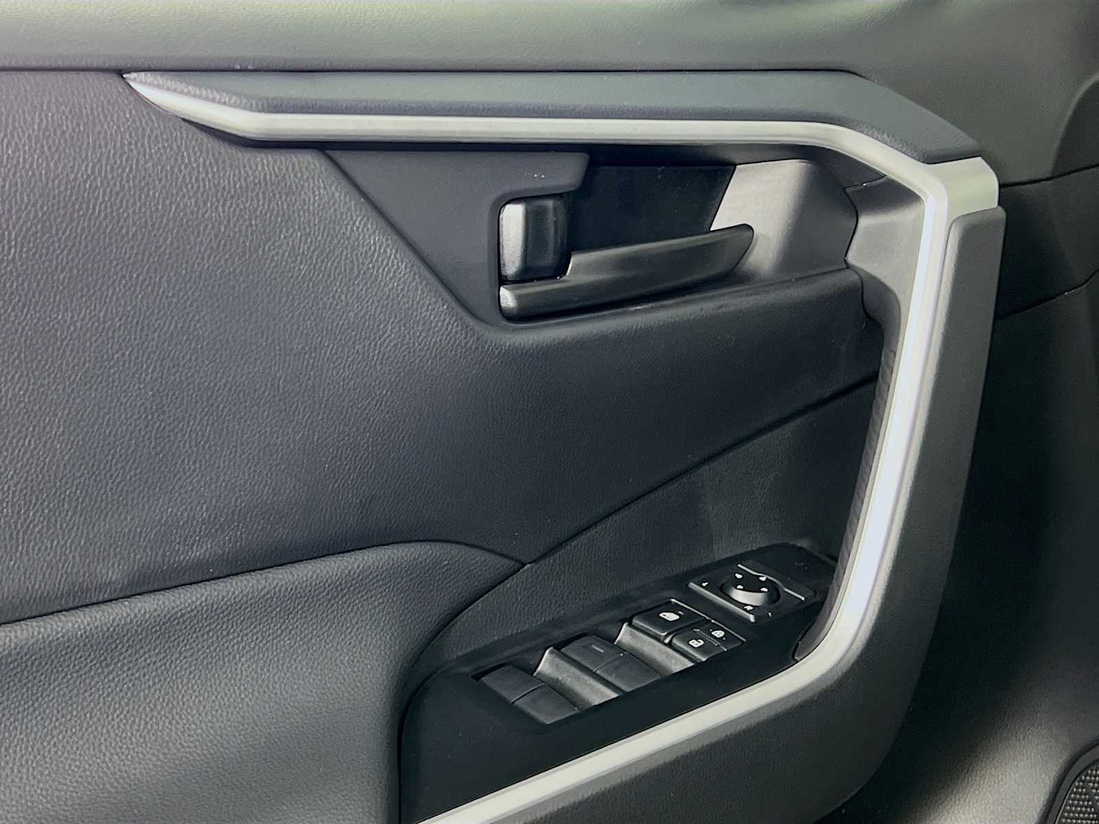 2025 Toyota RAV4 LE - Photo 16