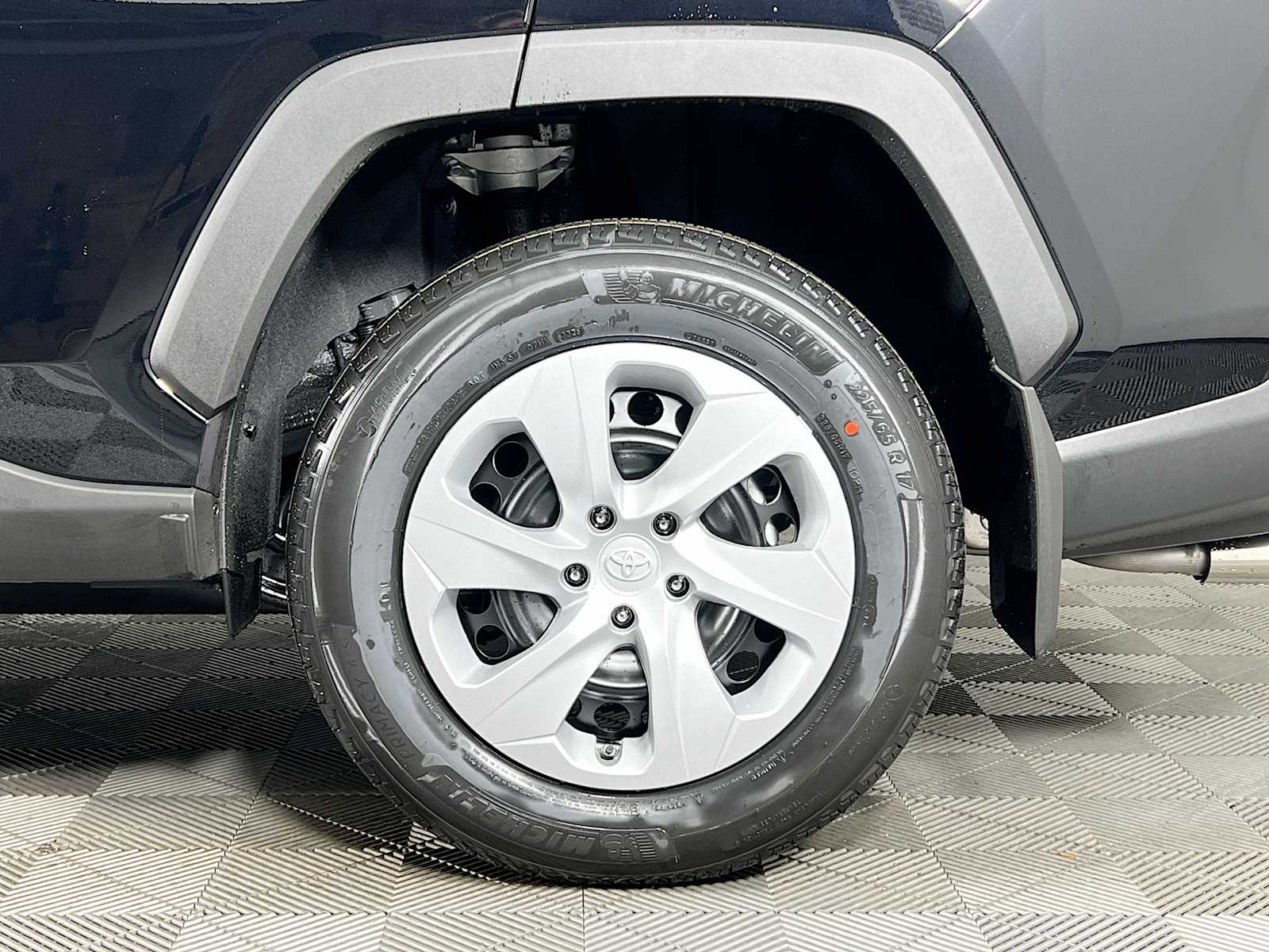 2025 Toyota RAV4 LE - Photo 19
