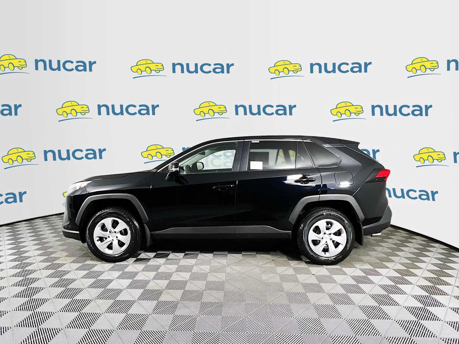 2025 Toyota RAV4 LE - Photo 3