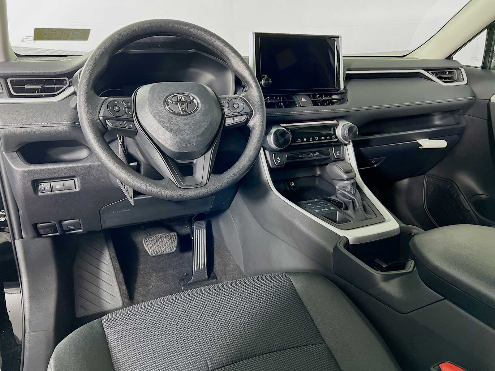 2025 Toyota RAV4 LE - Photo 6