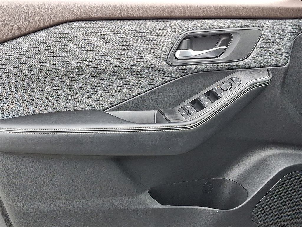 2023 Nissan Rogue SV - Photo 13
