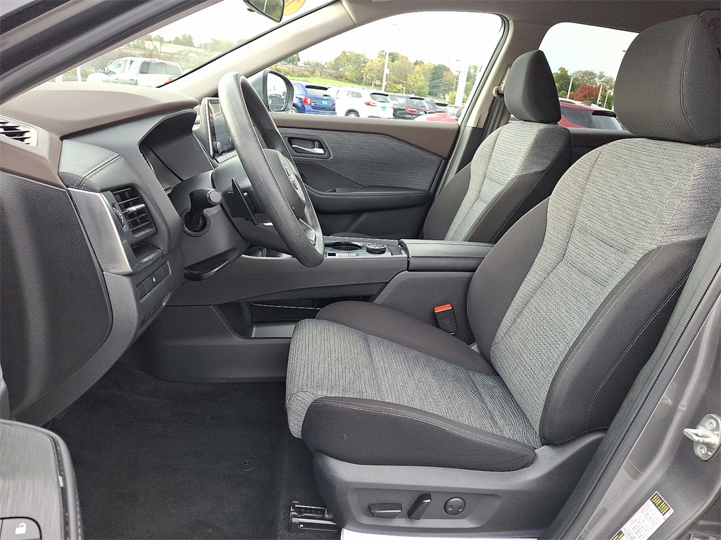 2023 Nissan Rogue SV - Photo 14