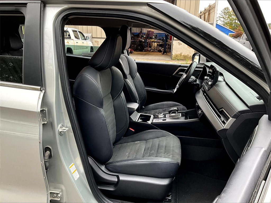 2023 Mitsubishi Outlander SE - Photo 11
