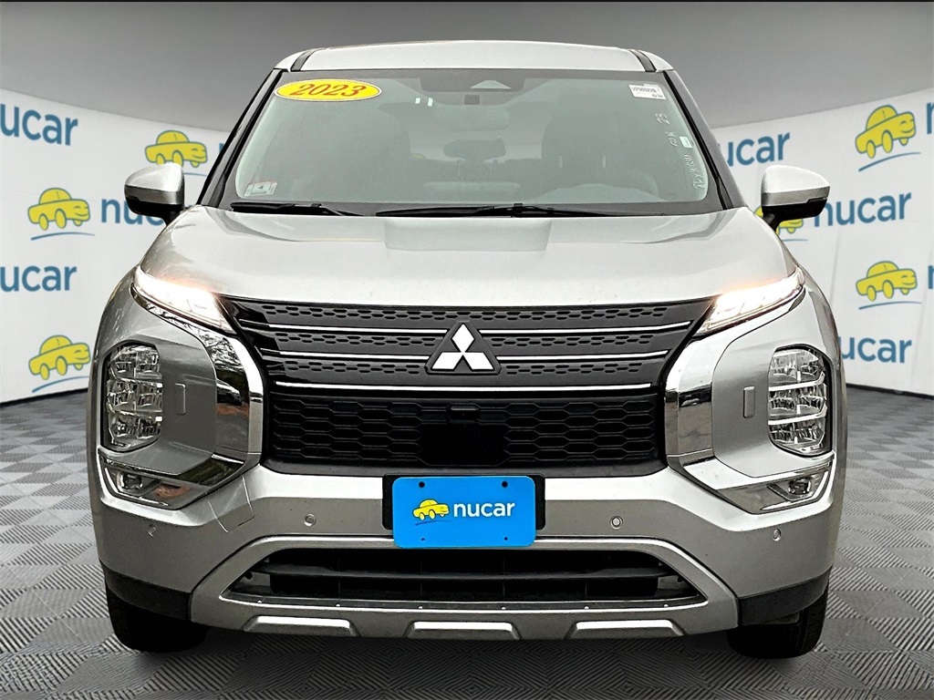 2023 Mitsubishi Outlander SE - Photo 2