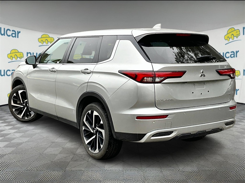 2023 Mitsubishi Outlander SE - Photo 4