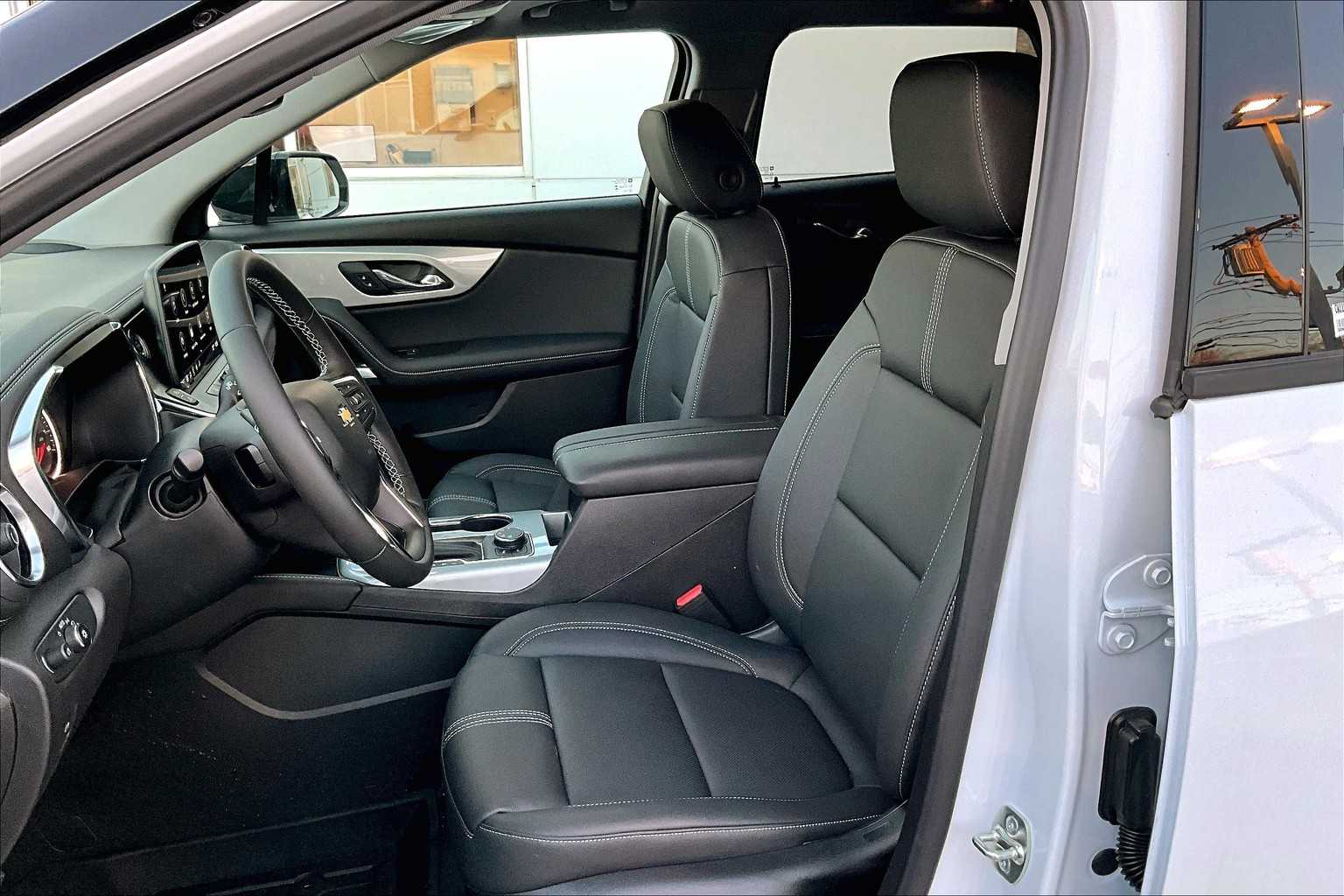 2025 Chevrolet Blazer LT - Photo 11