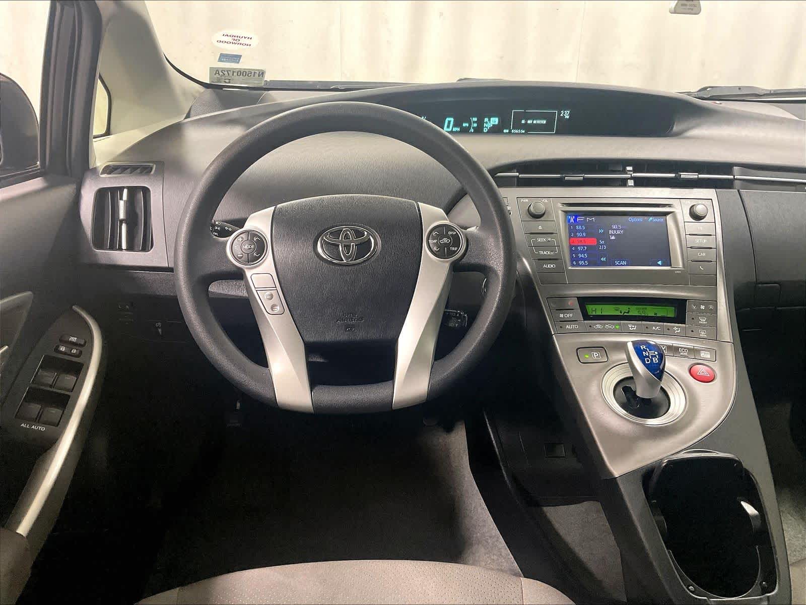 2015 Toyota Prius Two - Photo 17