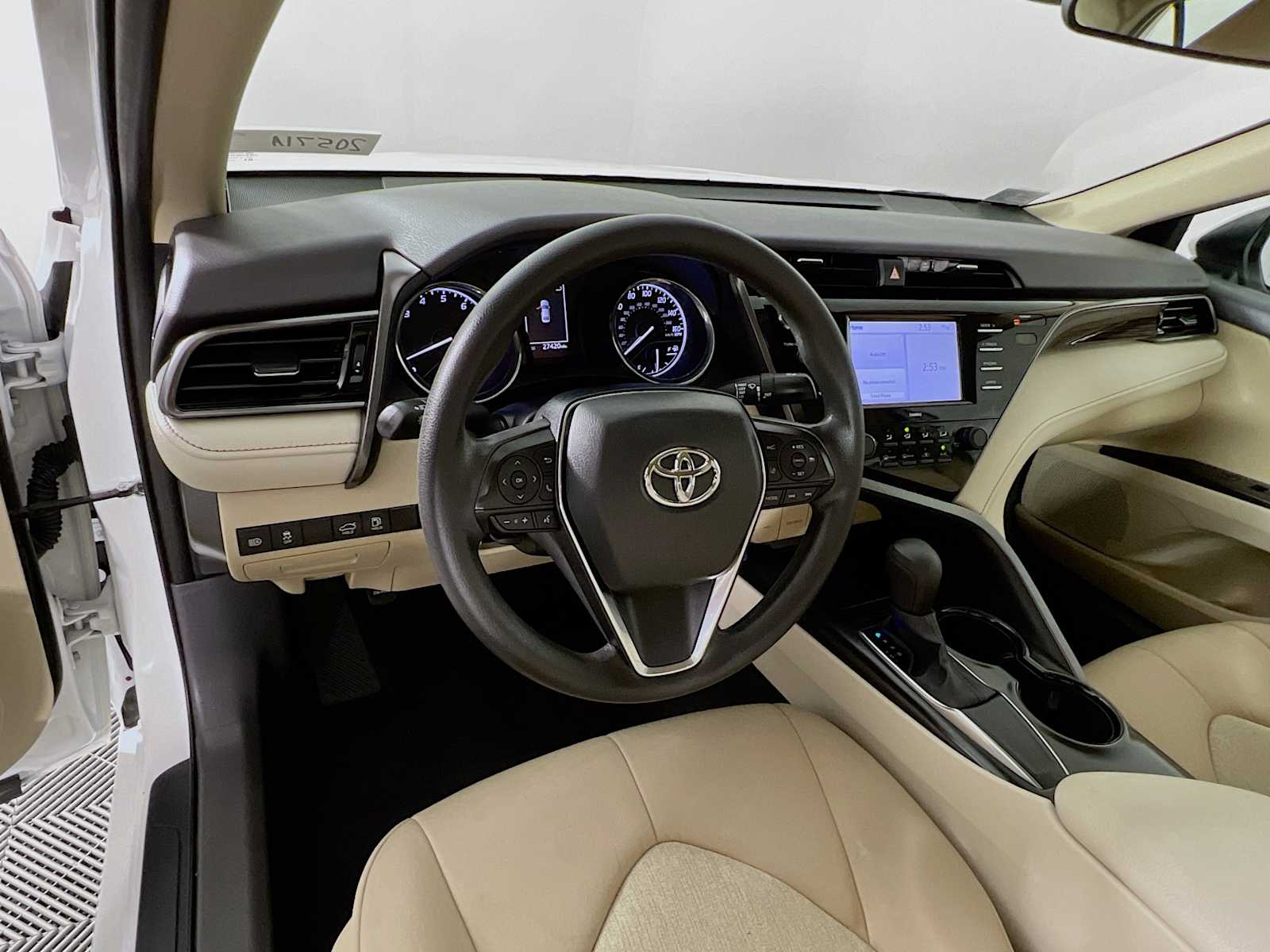 2020 Toyota Camry LE - Photo 11