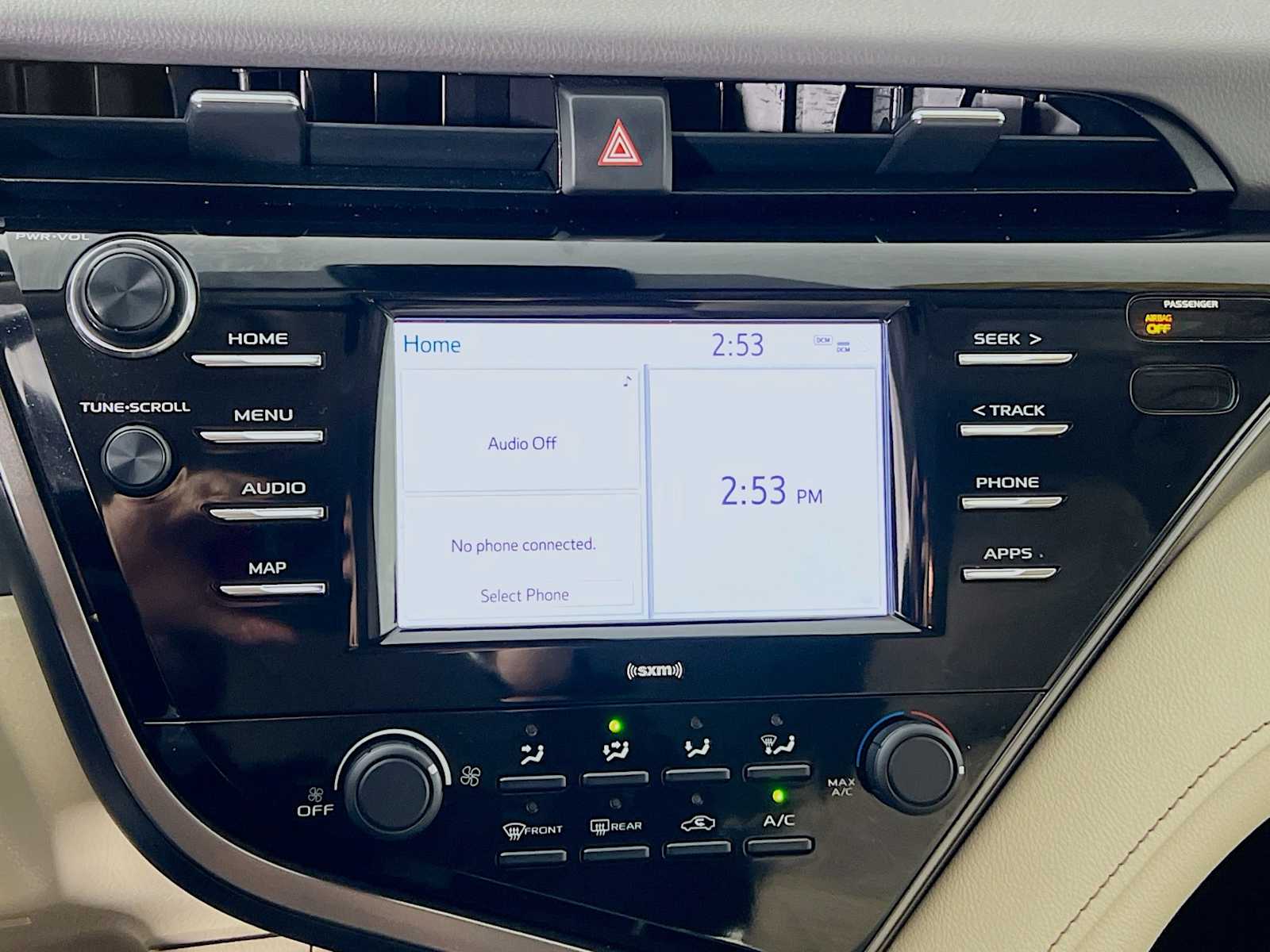 2020 Toyota Camry LE - Photo 13