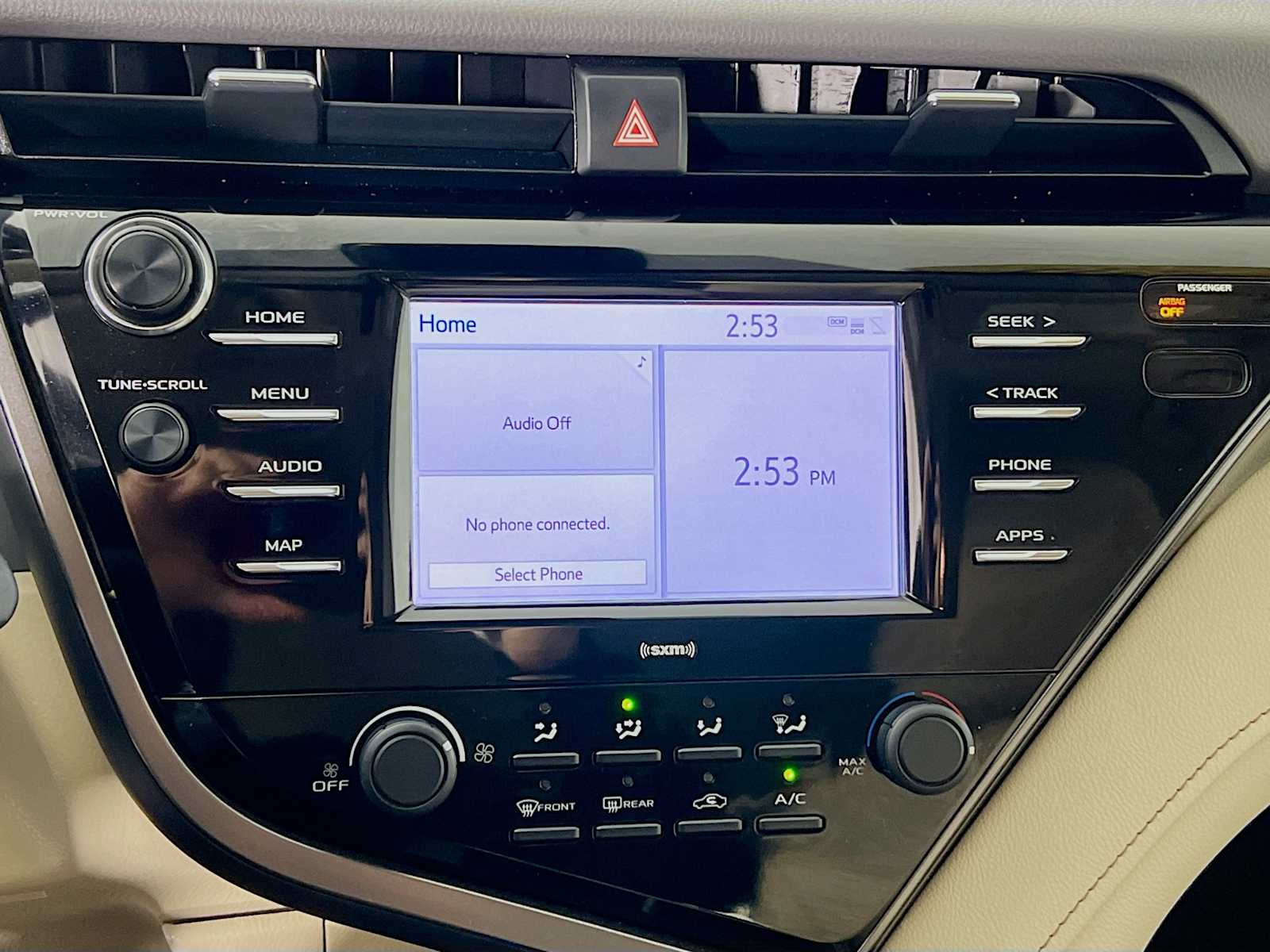 2020 Toyota Camry LE - Photo 15