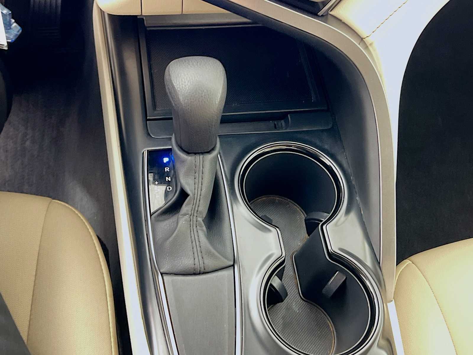 2020 Toyota Camry LE - Photo 17