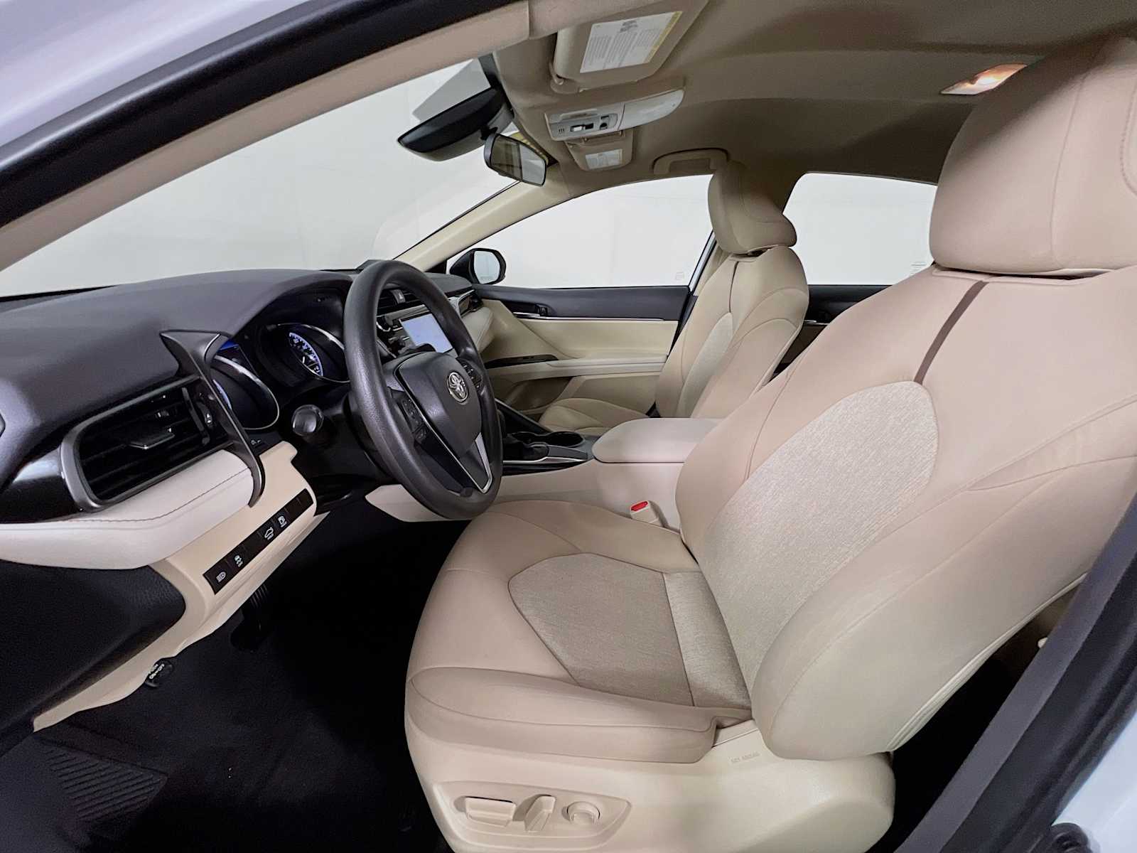 2020 Toyota Camry LE - Photo 21