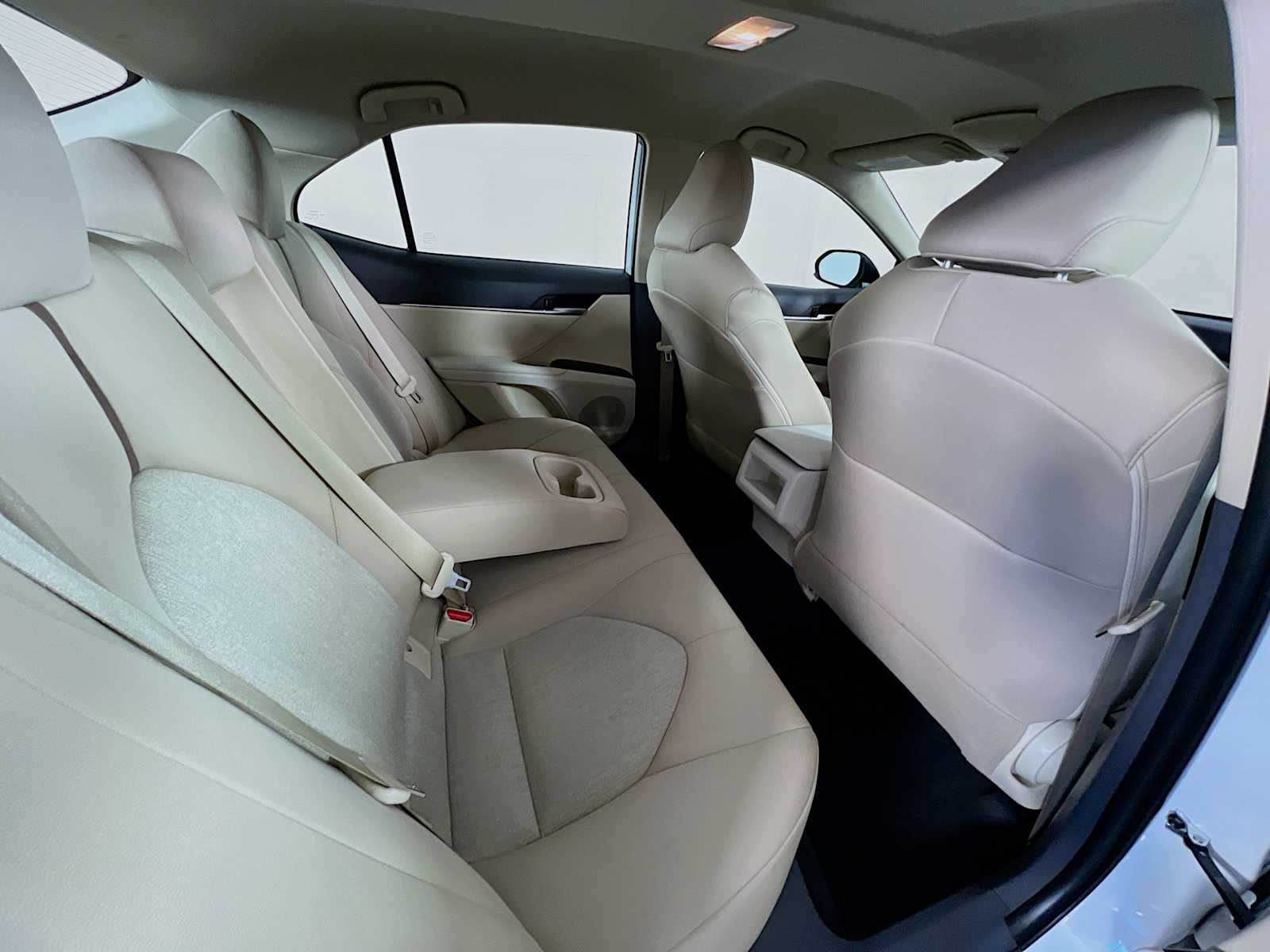 2020 Toyota Camry LE - Photo 26