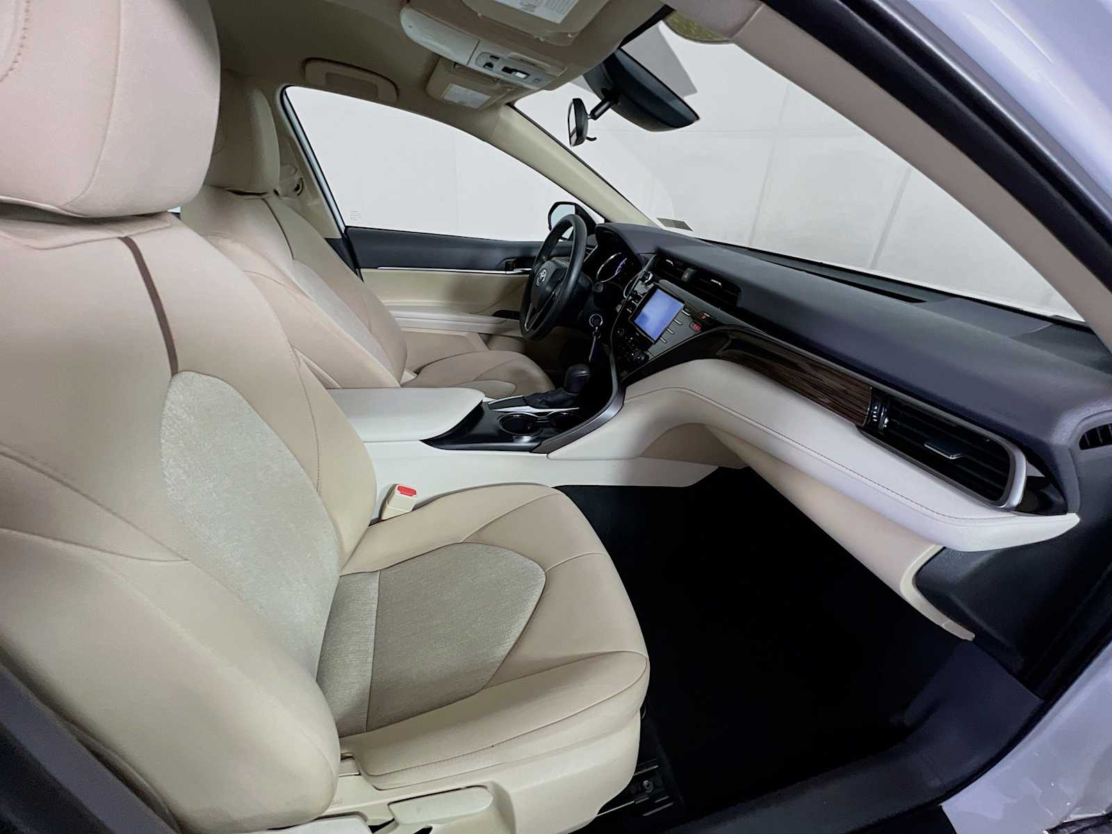 2020 Toyota Camry LE - Photo 27