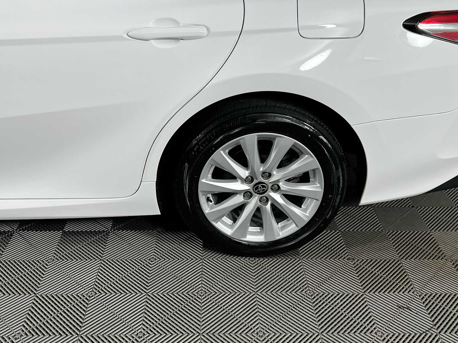 2020 Toyota Camry LE - Photo 30