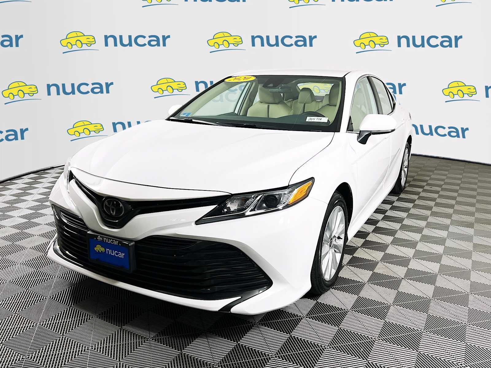 2020 Toyota Camry LE - Photo 3