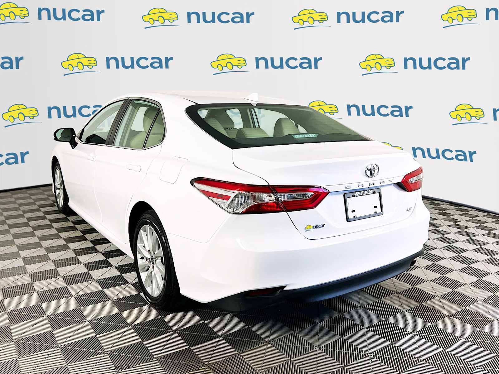 2020 Toyota Camry LE - Photo 5