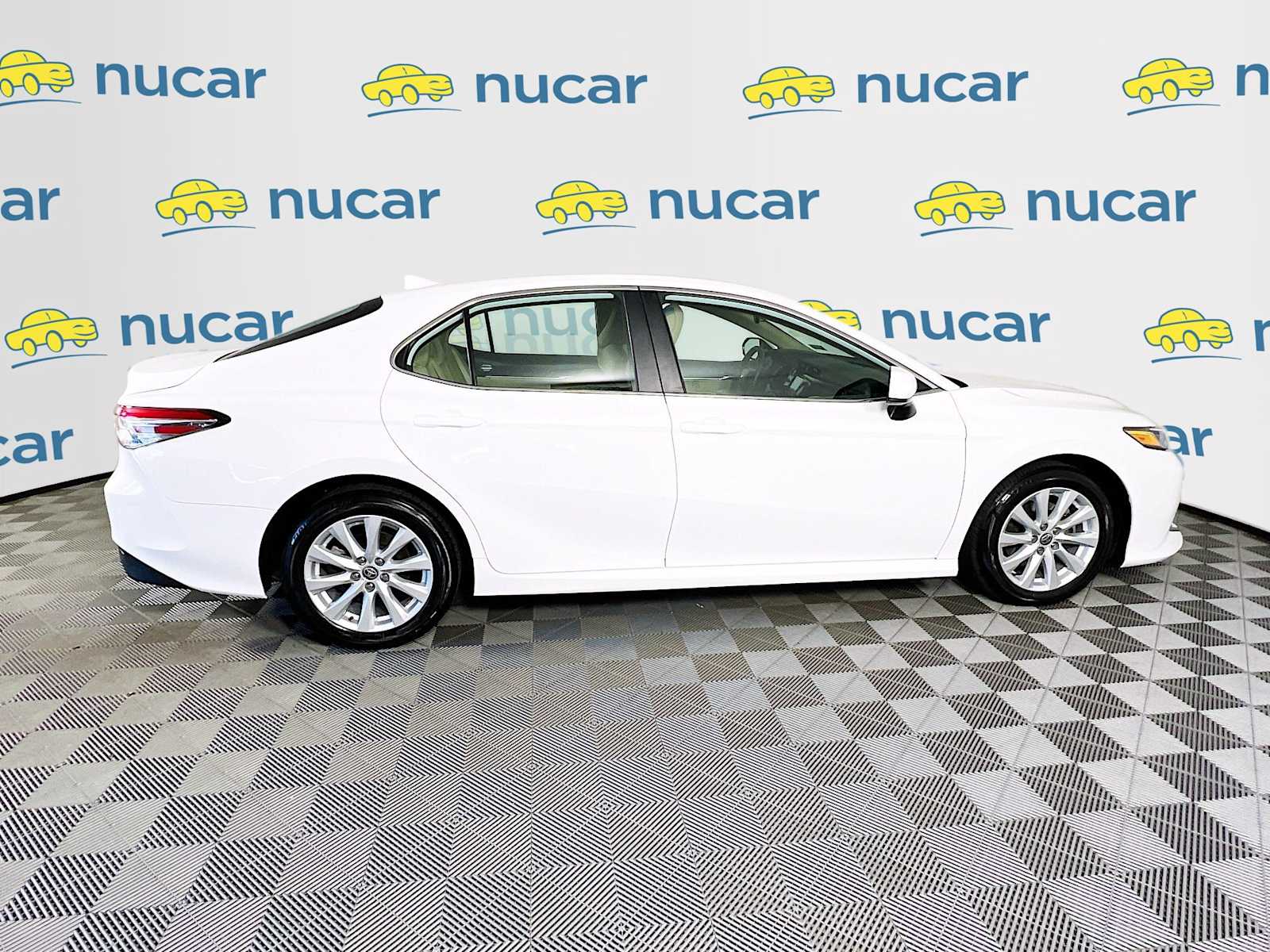 2020 Toyota Camry LE - Photo 8