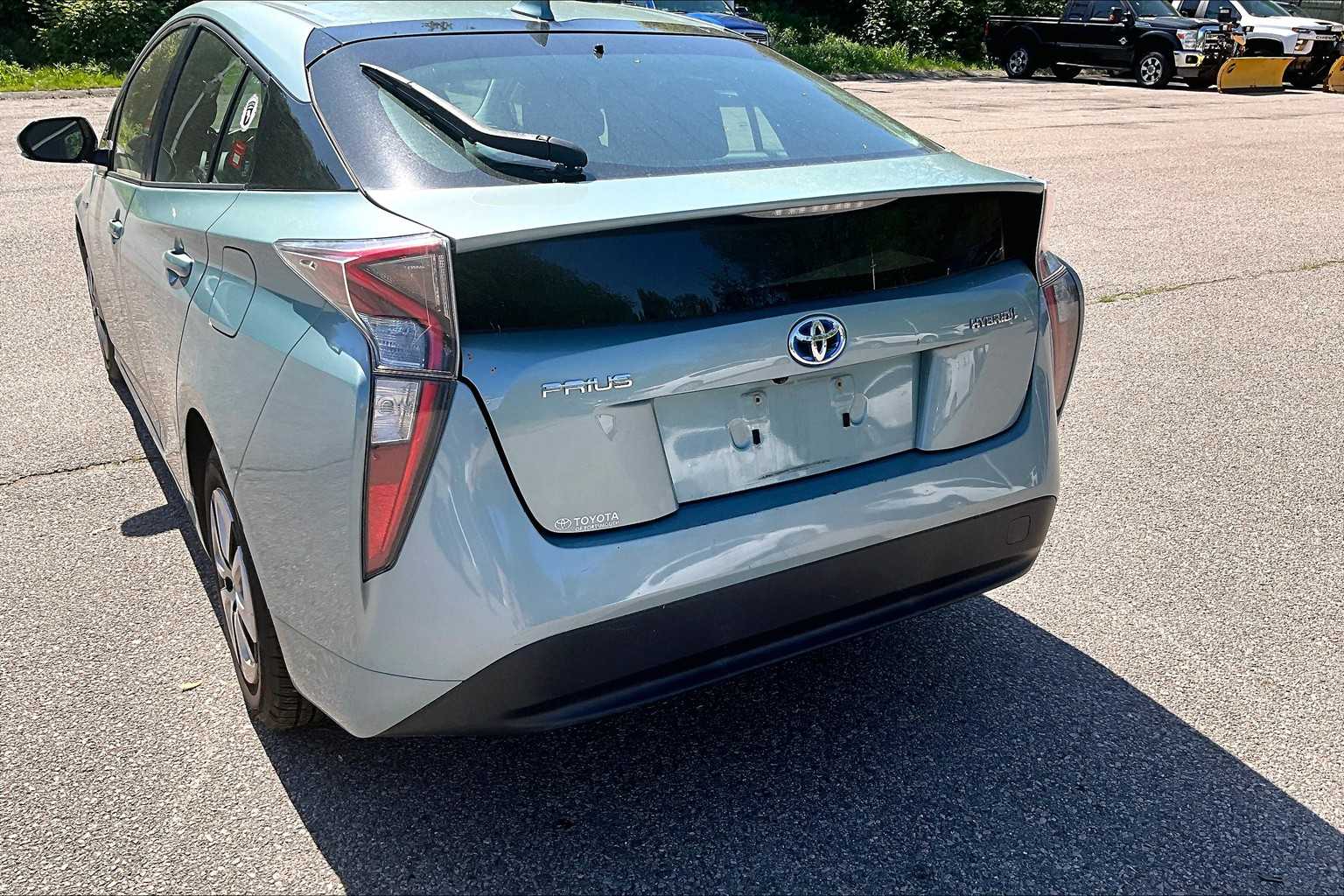 2016 Toyota Prius Three - Photo 7