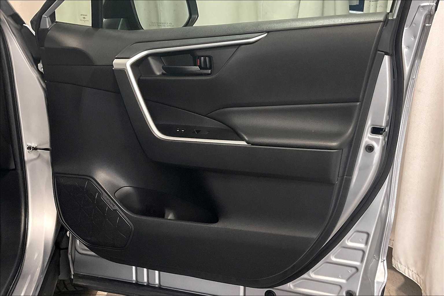 2022 Toyota RAV4 Hybrid LE - Photo 12