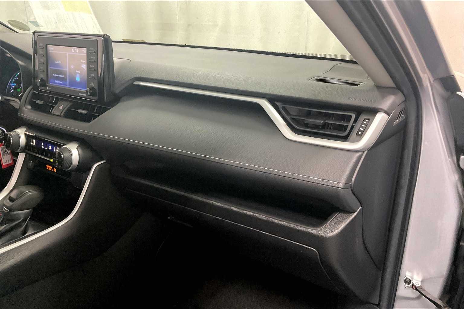2022 Toyota RAV4 Hybrid LE - Photo 13