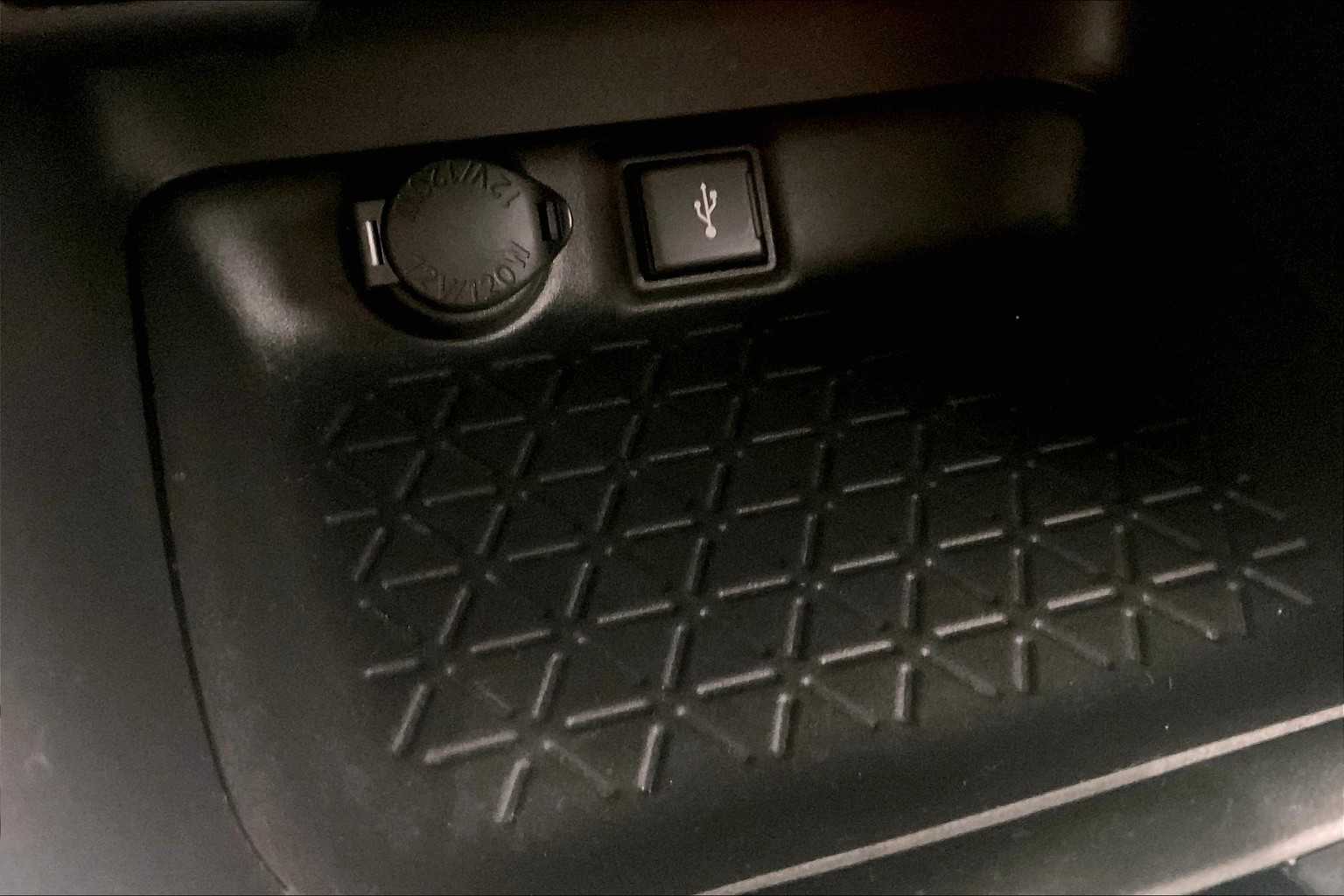 2022 Toyota RAV4 Hybrid LE - Photo 26