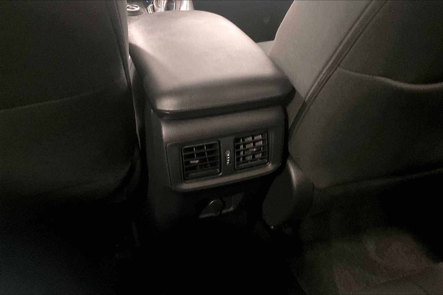 2022 Toyota RAV4 Hybrid LE - Photo 27