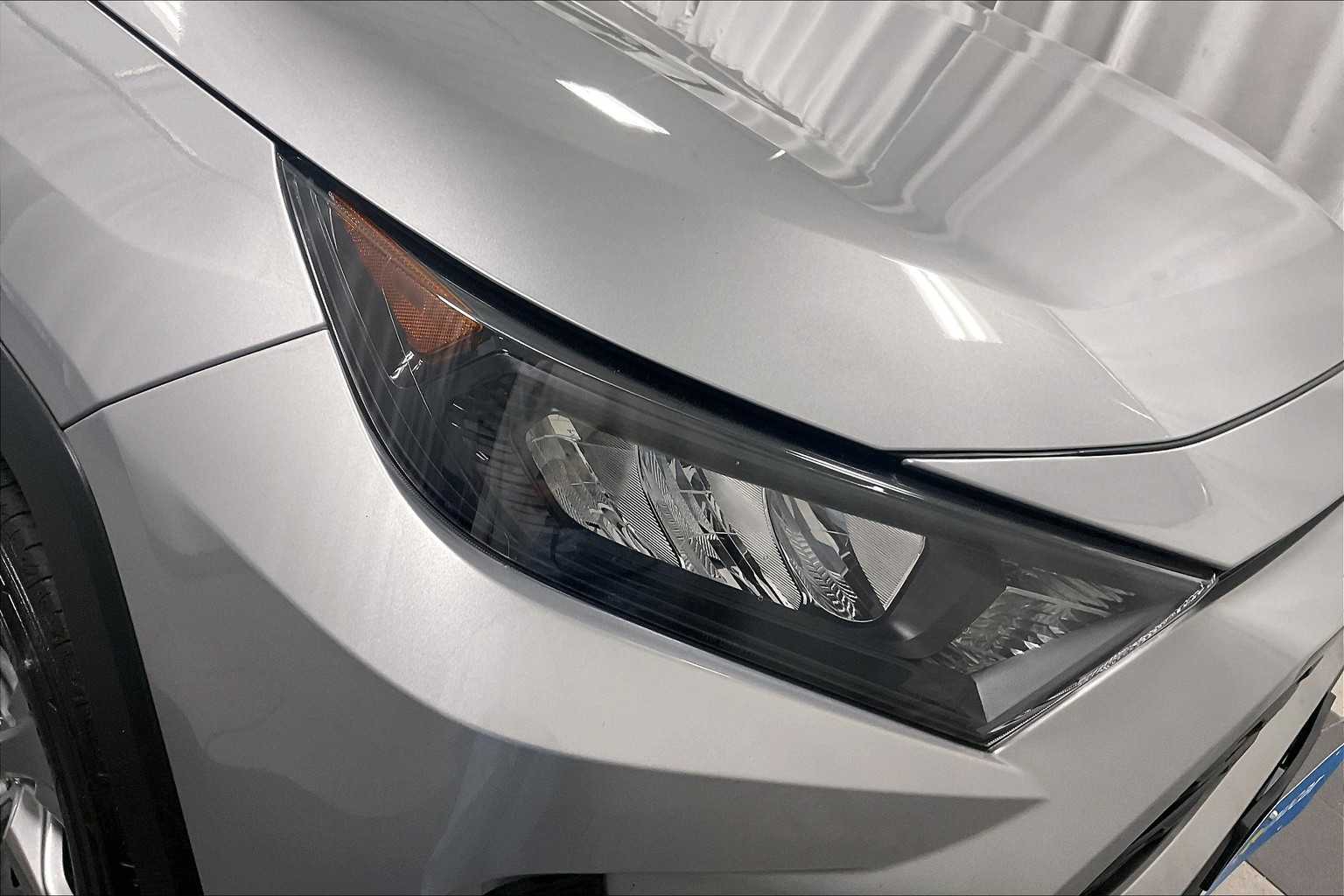 2022 Toyota RAV4 Hybrid LE - Photo 31