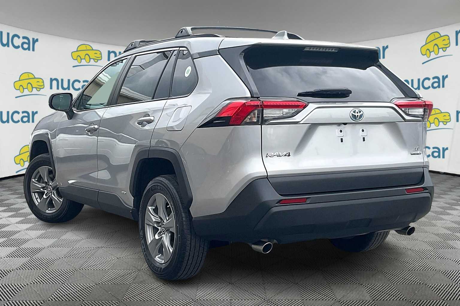 2022 Toyota RAV4 Hybrid LE - Photo 4