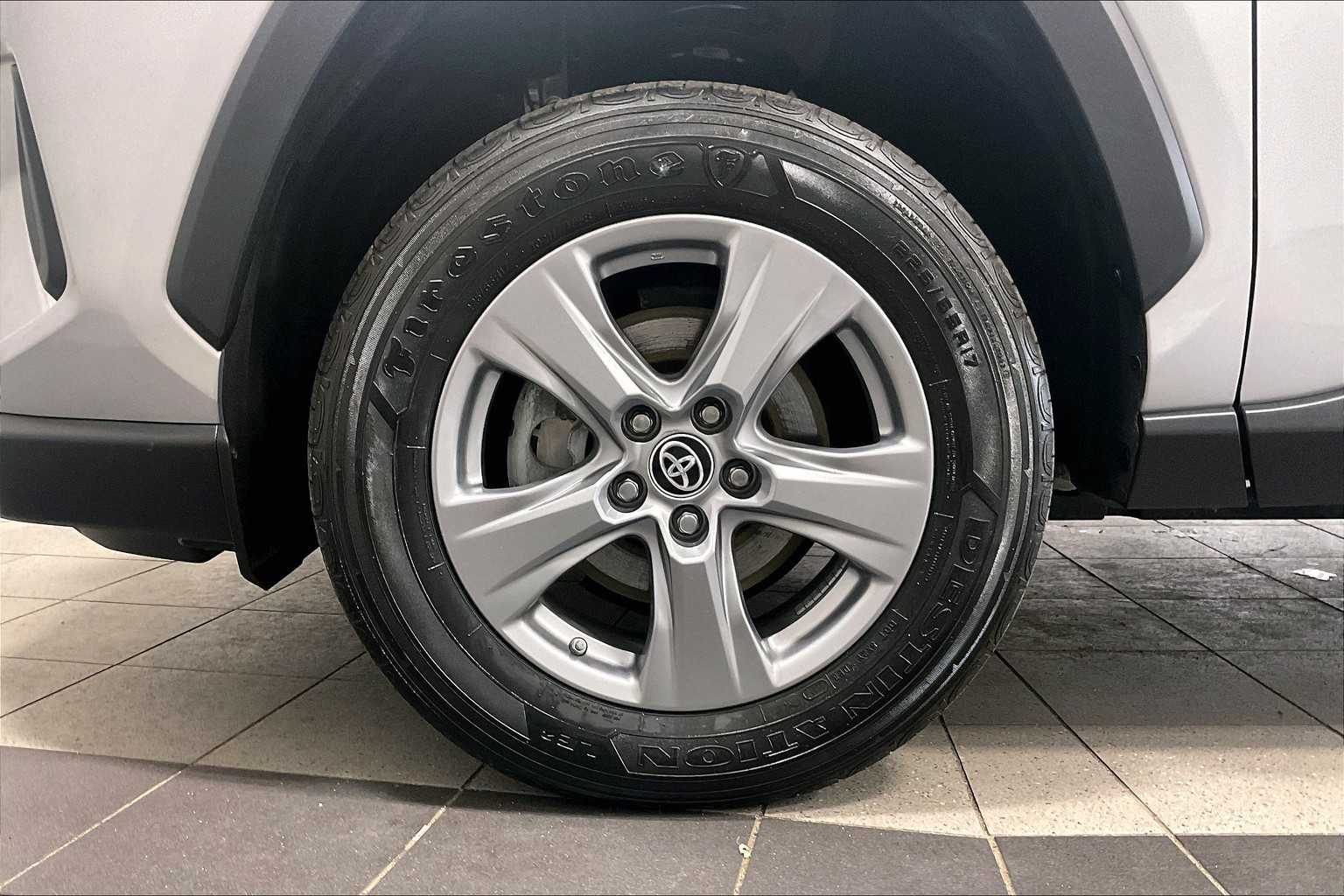 2022 Toyota RAV4 Hybrid LE - Photo 7