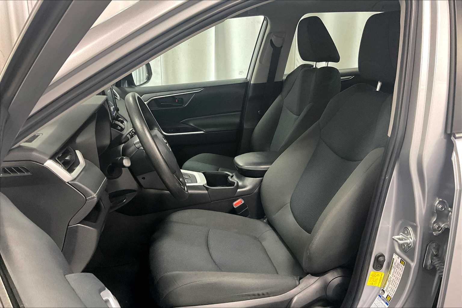 2022 Toyota RAV4 Hybrid LE - Photo 10
