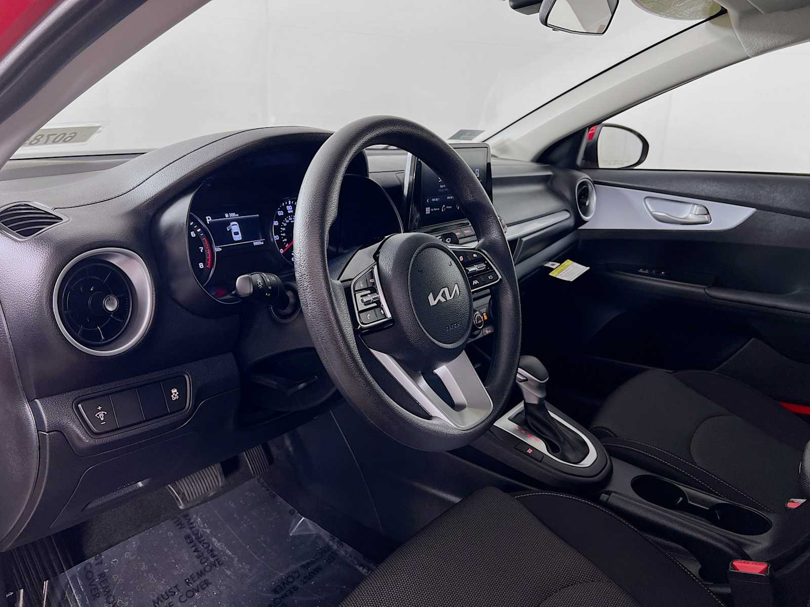 2024 Kia Forte LXS - Photo 9