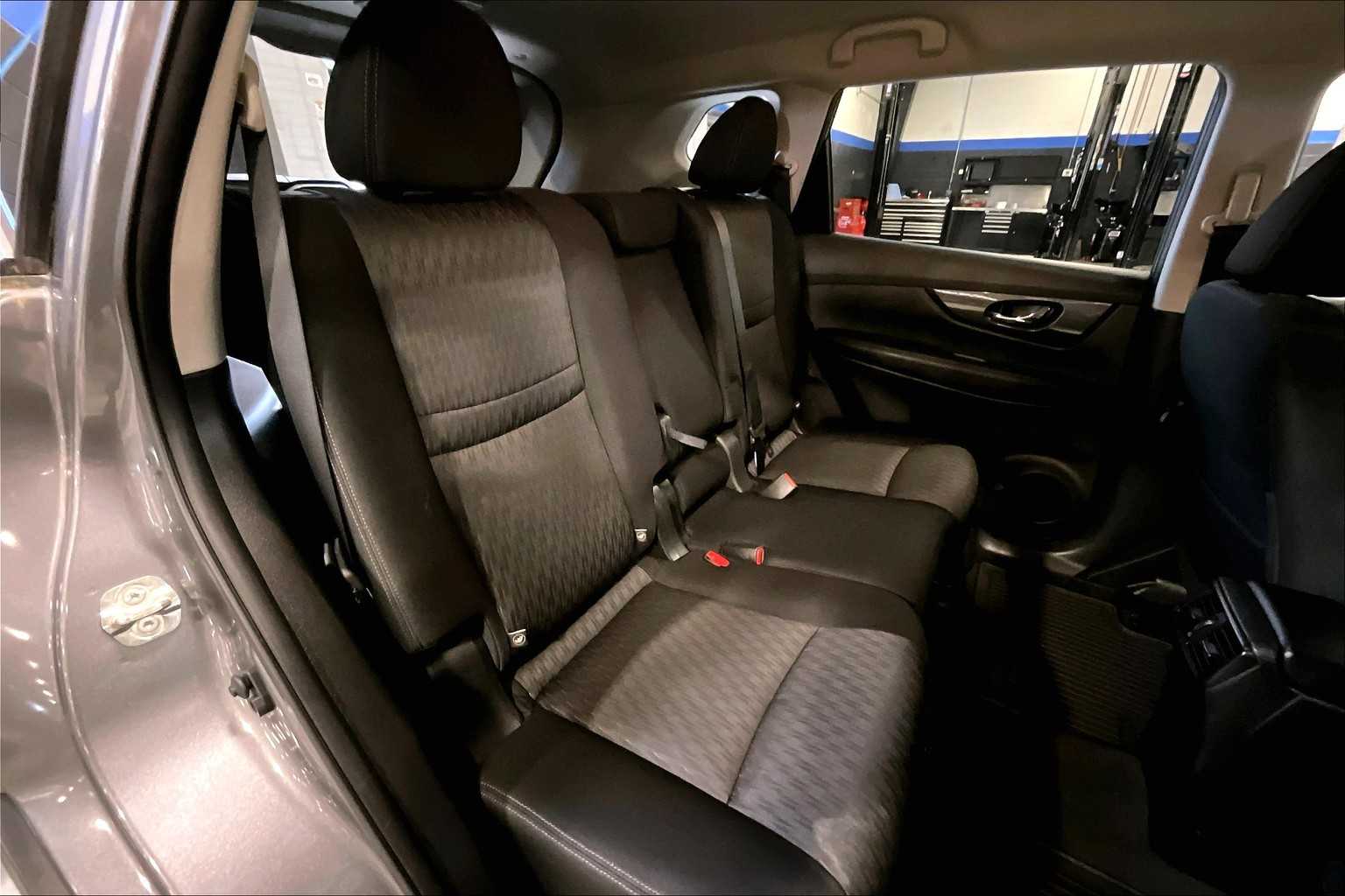 2017 Nissan Rogue S - Photo 16