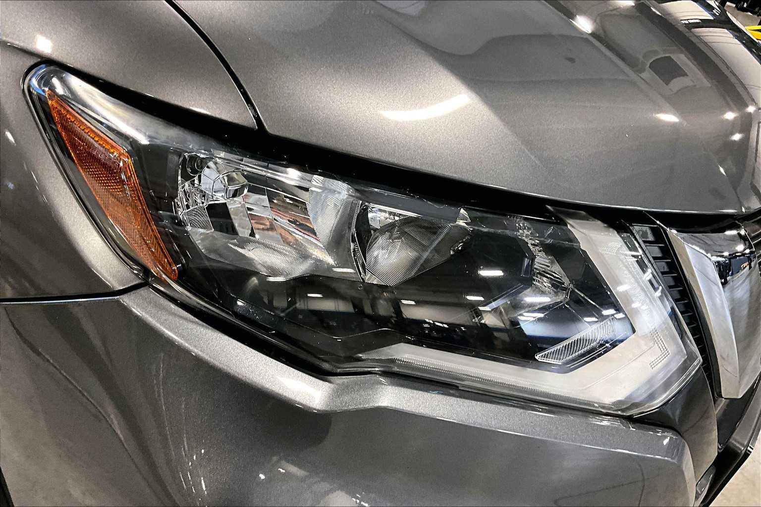 2017 Nissan Rogue S - Photo 34