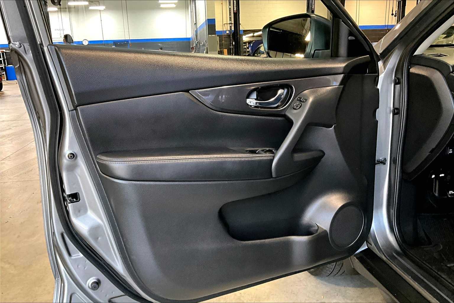 2017 Nissan Rogue S - Photo 9