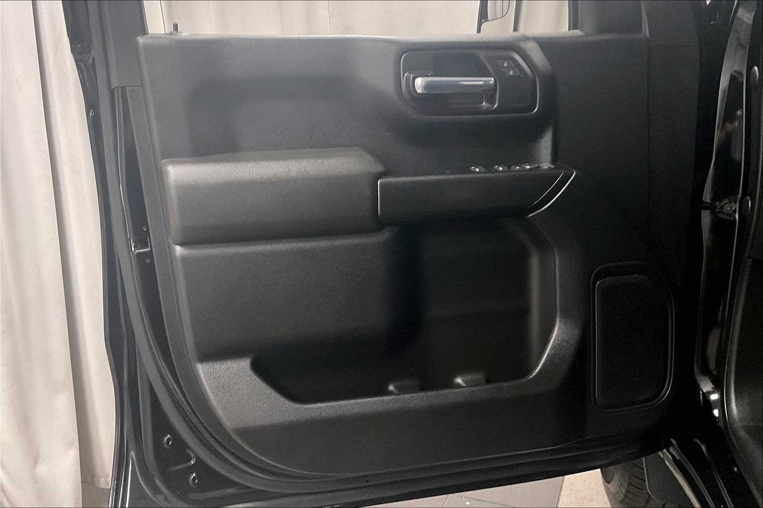 2022 Chevrolet Silverado 1500 LTD Custom - Photo 9