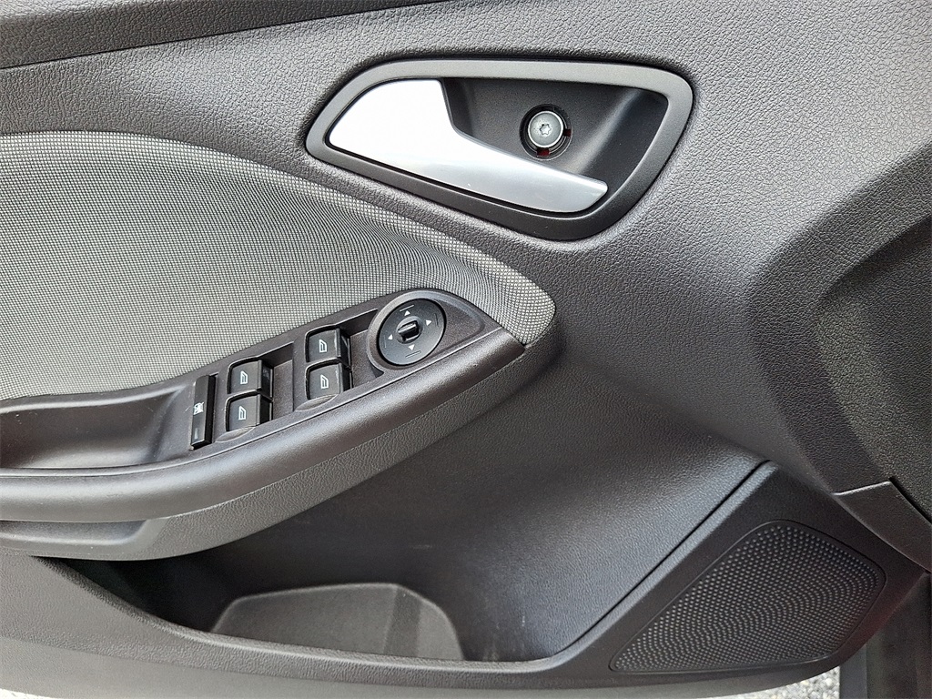 2014 Ford Focus SE - Photo 12