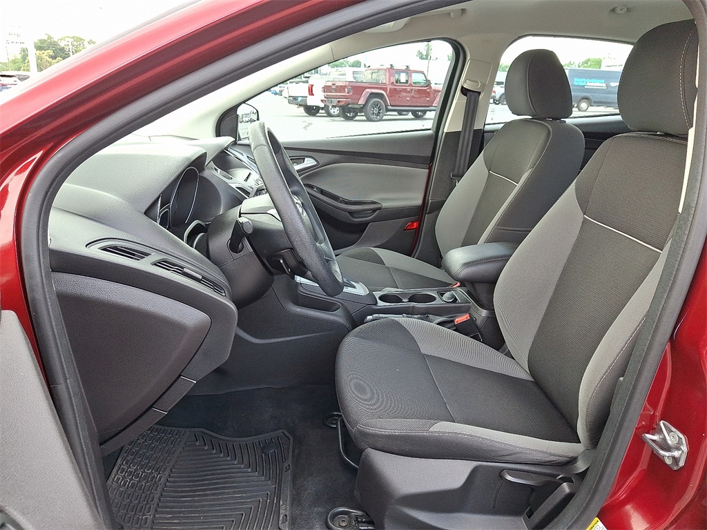 2014 Ford Focus SE - Photo 13