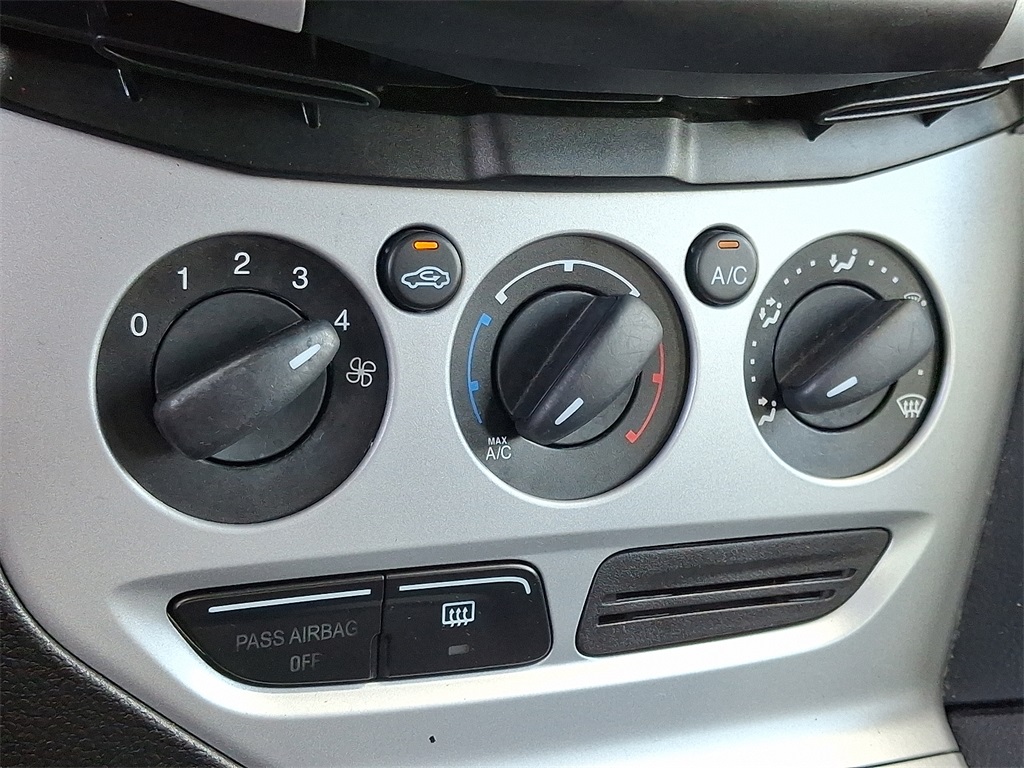 2014 Ford Focus SE - Photo 15