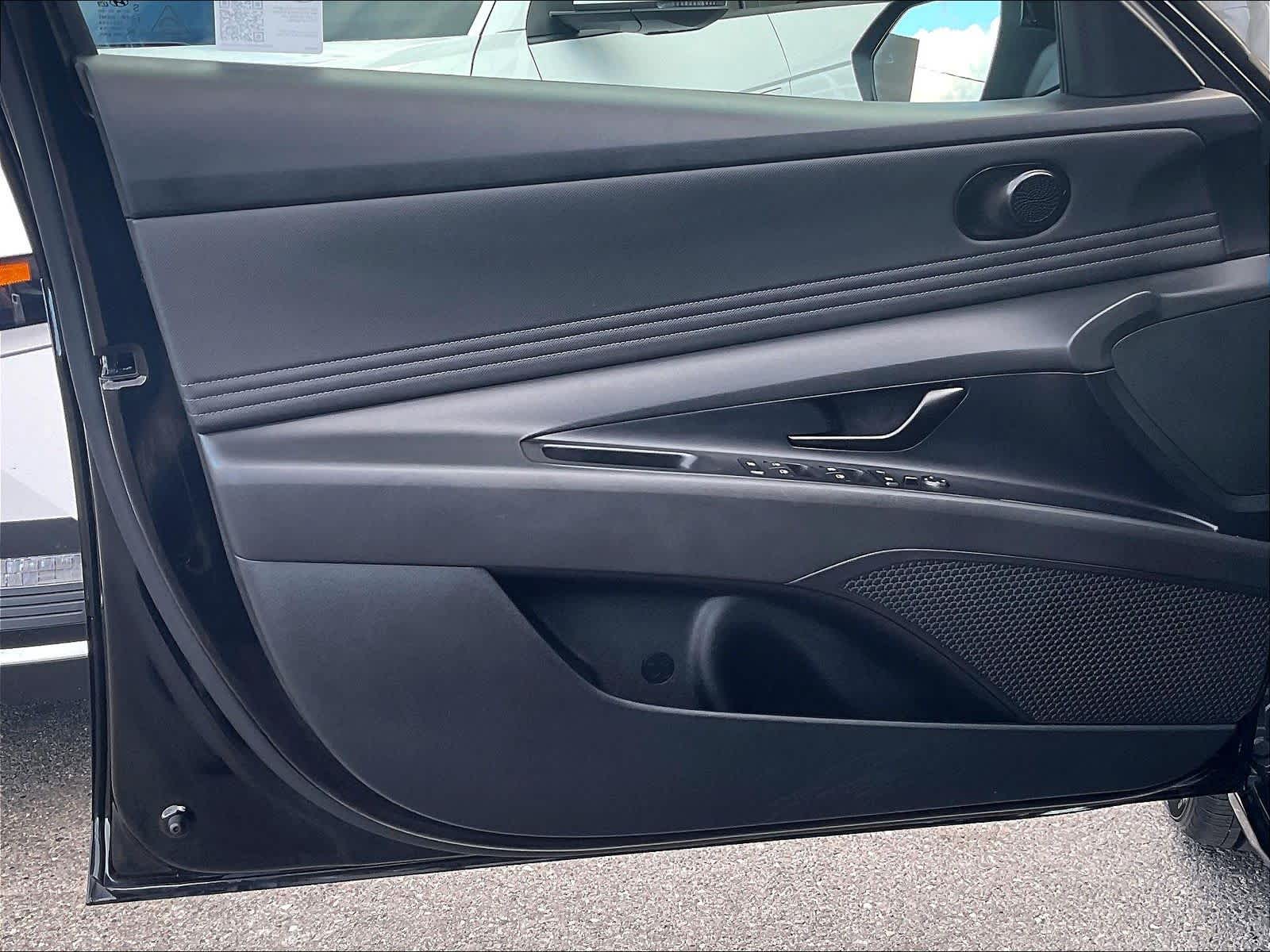 2025 Hyundai Elantra SEL Sport - Photo 18