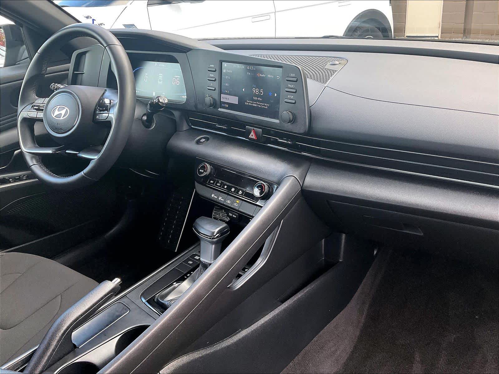 2025 Hyundai Elantra SEL Sport - Photo 28