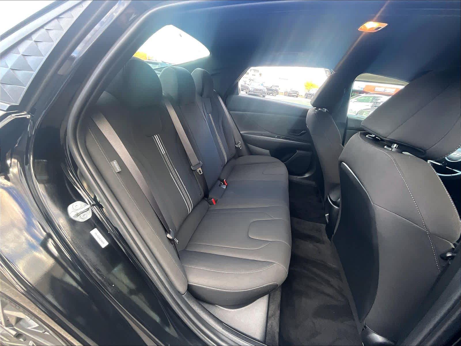 2025 Hyundai Elantra SEL Sport - Photo 32