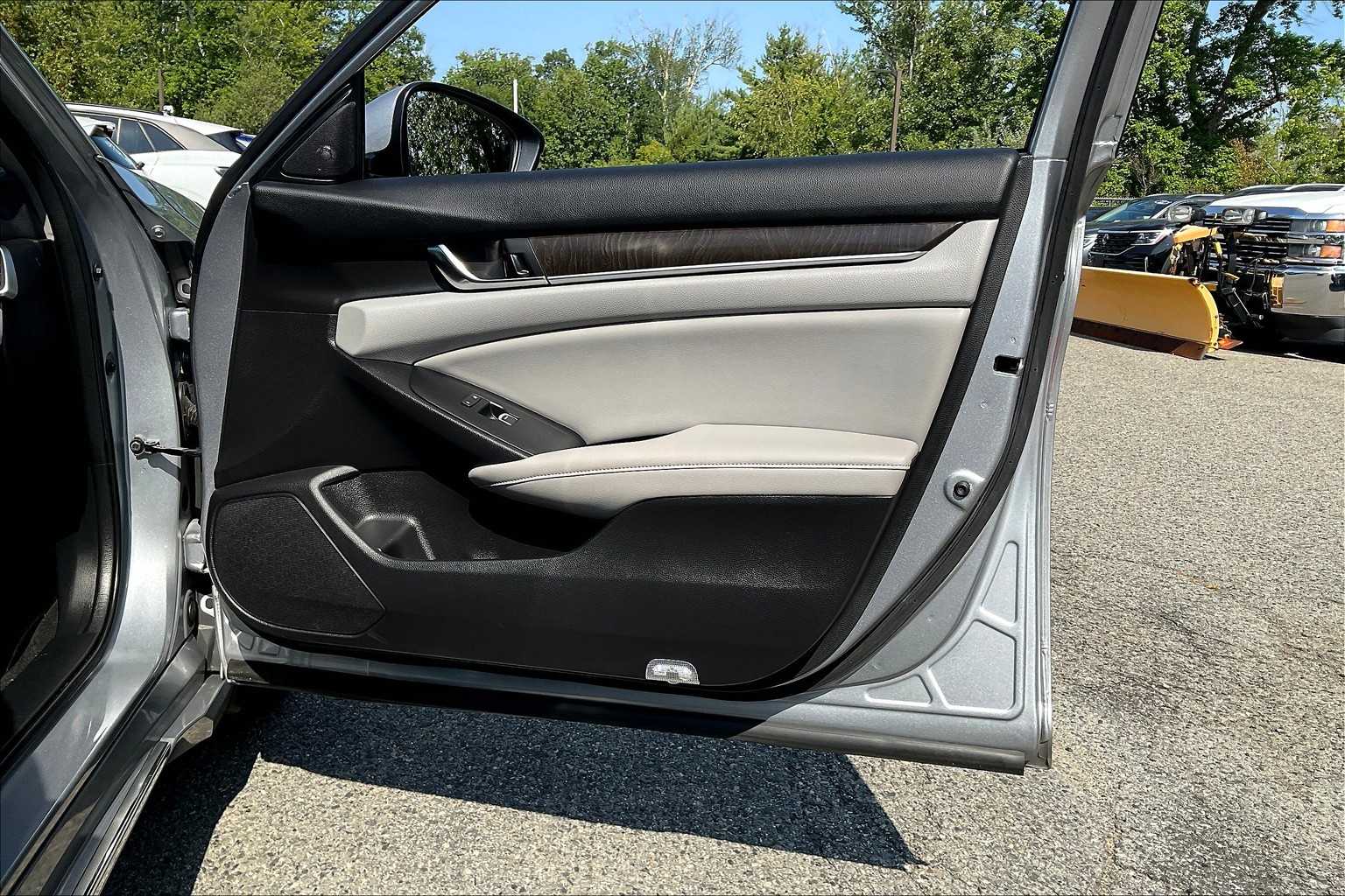 2018 Honda Accord Touring 2.0T - Photo 12