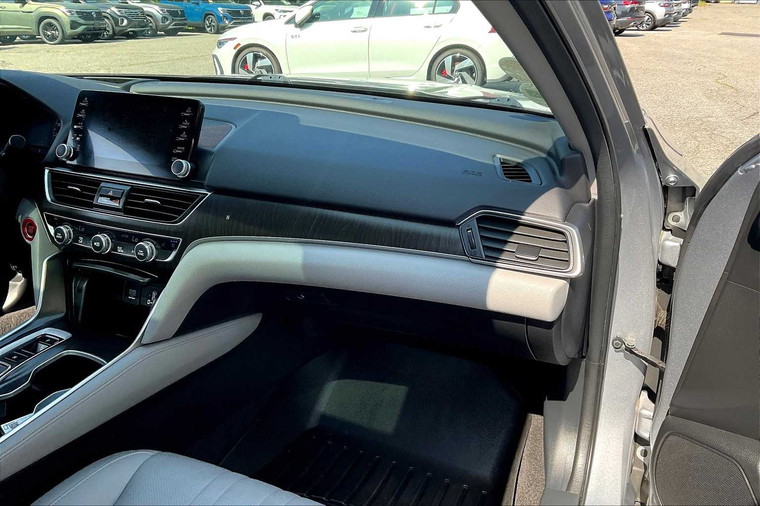 2018 Honda Accord Touring 2.0T - Photo 13