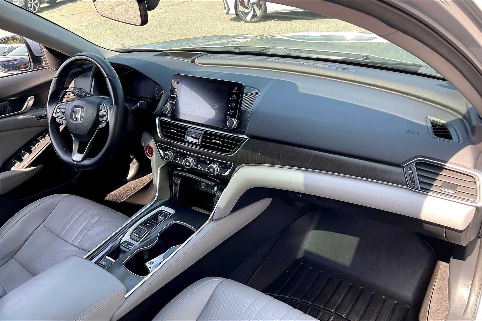 2018 Honda Accord Touring 2.0T - Photo 14